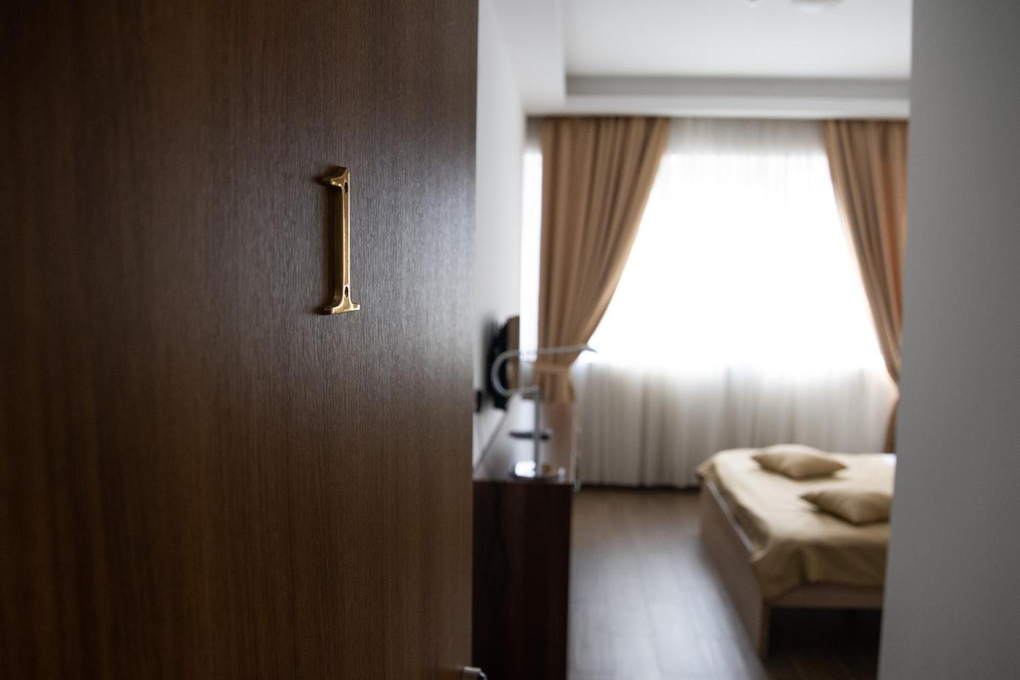 Motel Celebic Mitrovici  Ngoại thất bức ảnh